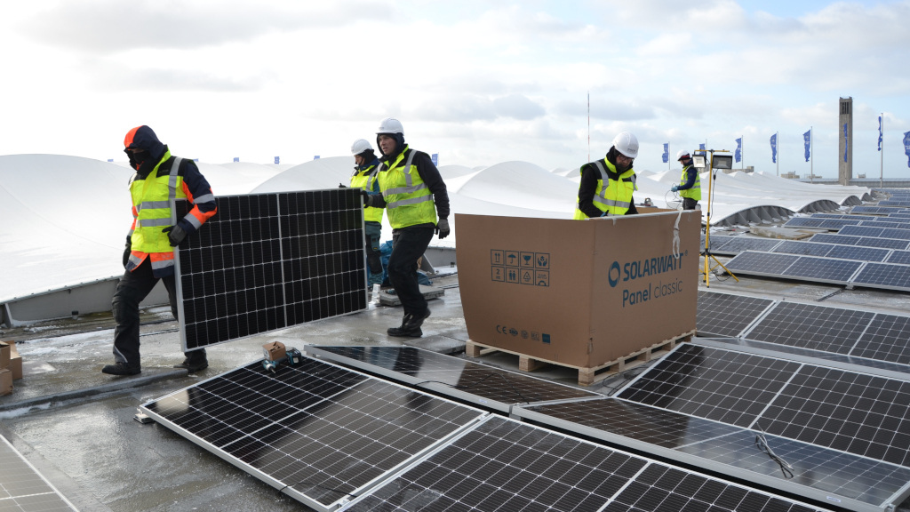 Polarstern und Solarwatt bauen Solaranlage auf das Berliner Olympiastadion