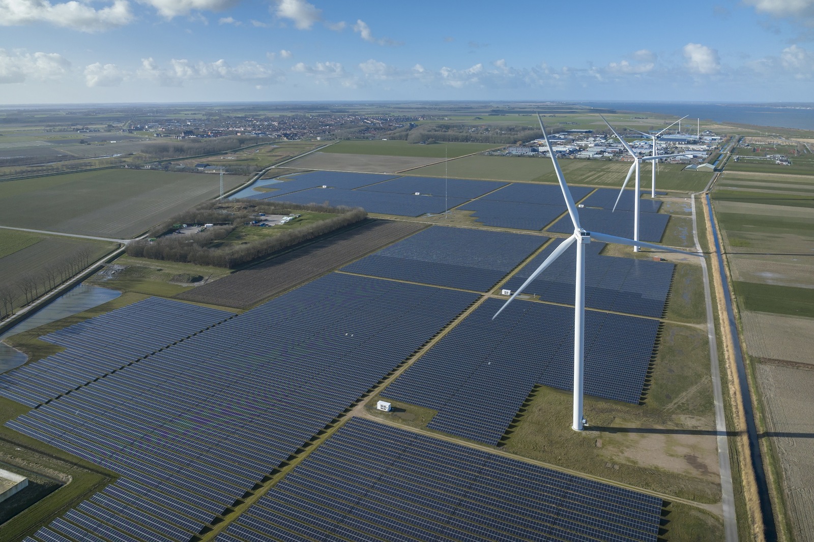 Vattenfall eröffnet hybriden Energiepark in Südholland