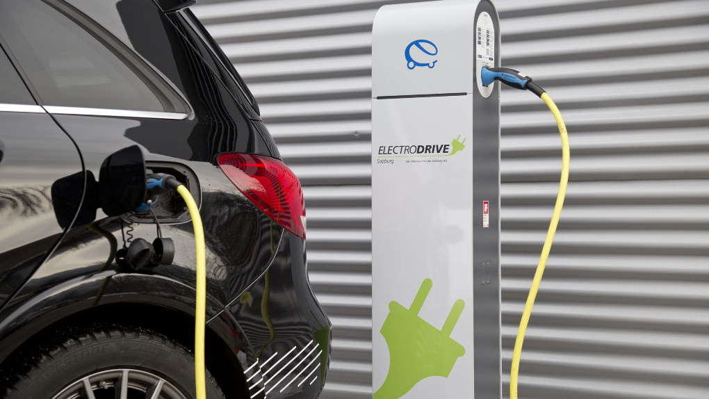 Österreicher sind zurückhaltend beim Umstieg auf Elektromobilität