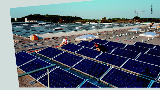 Spezial zum Download: Mit Eigenstrom vom Flachdach die Energiekosten senken