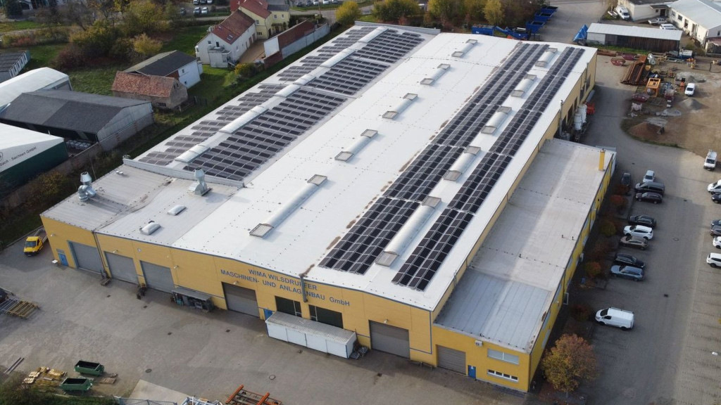 Maschinenbaufabrik in Sachsen produziert mit Solarstrom – auch aus dem Speicher