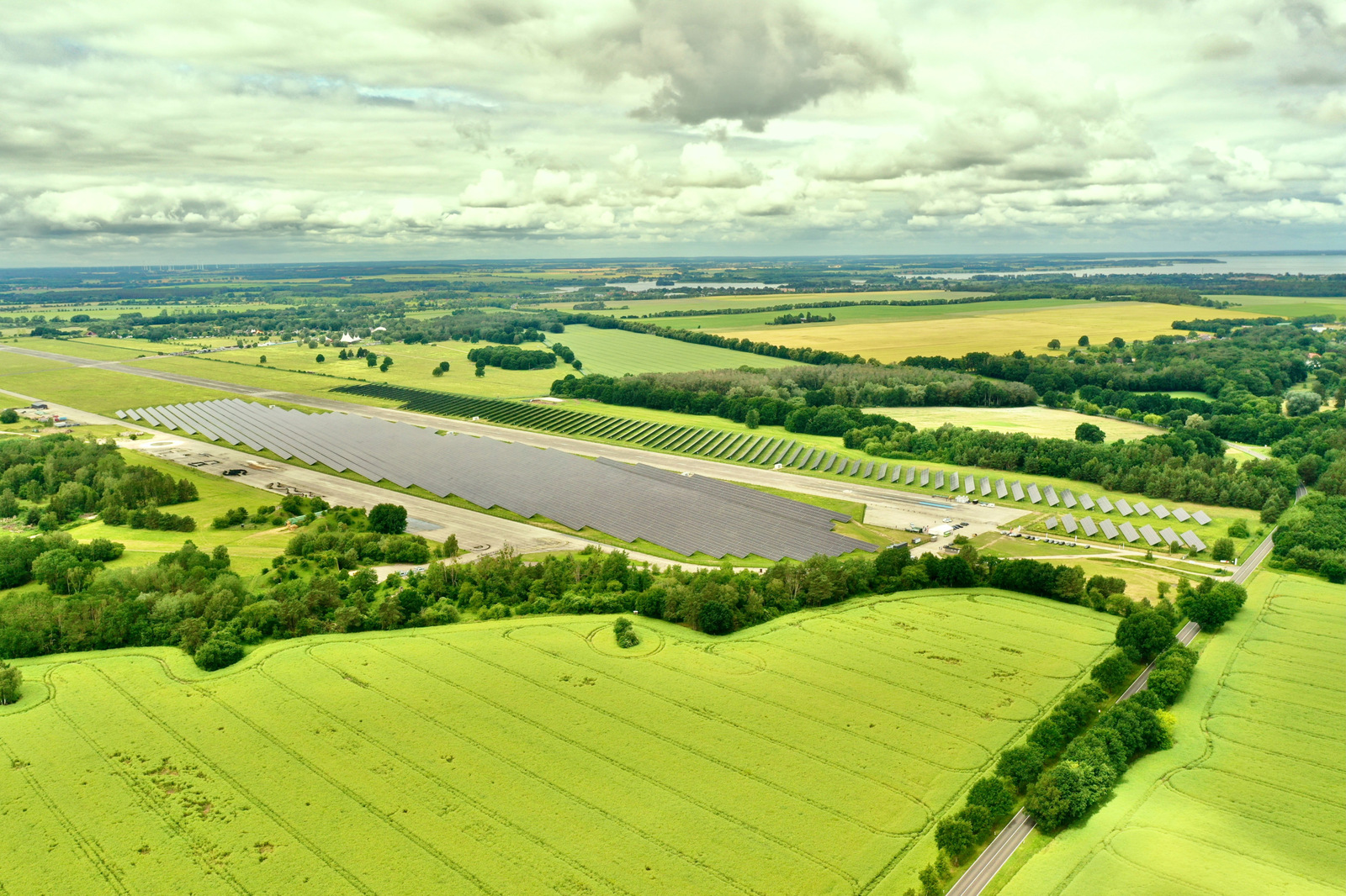 Goldbeck Solar und Rheinenergie eröffnen Solarpark mit 32 Megawatt