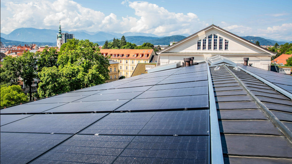 Sonnenkraft installiert Solaranlage auf dem Stadttheater in Klagenfurt – trotz Denkmalschutz