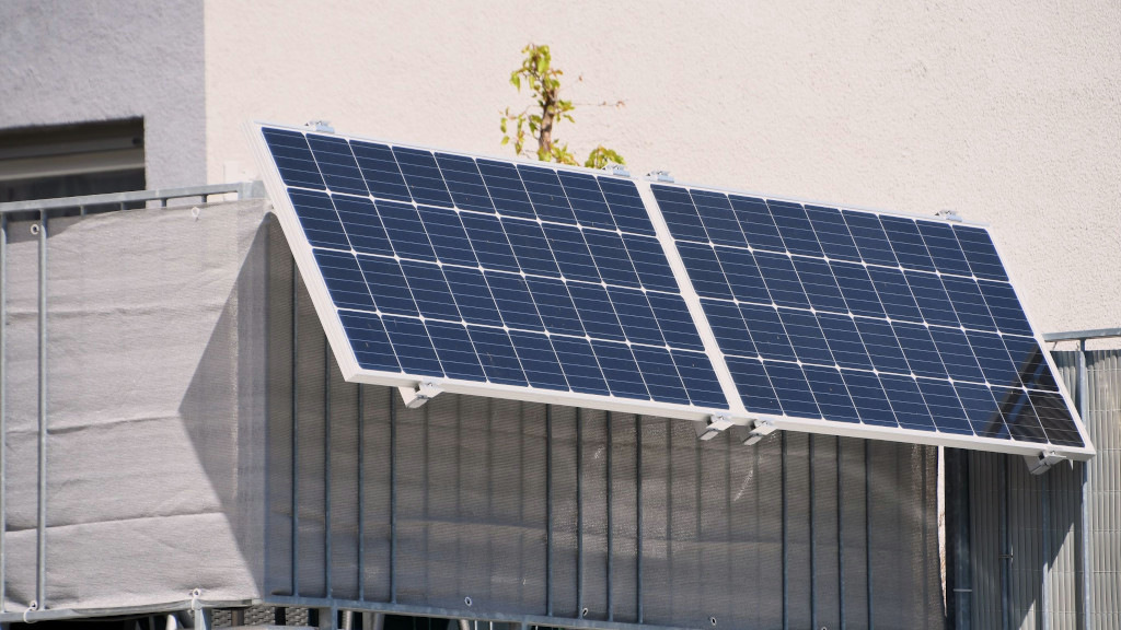 Steckersolarsysteme: Verbraucherzentrale NRW mahnt Onlinehändler ab