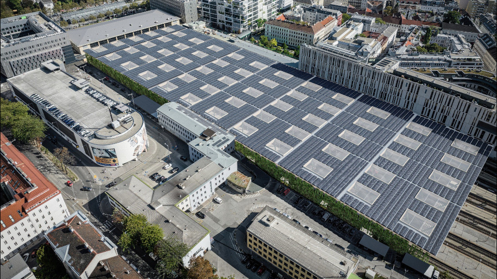 Österreichische Bahn überdacht Wiener Westbahnhof mit großer Solaranlage