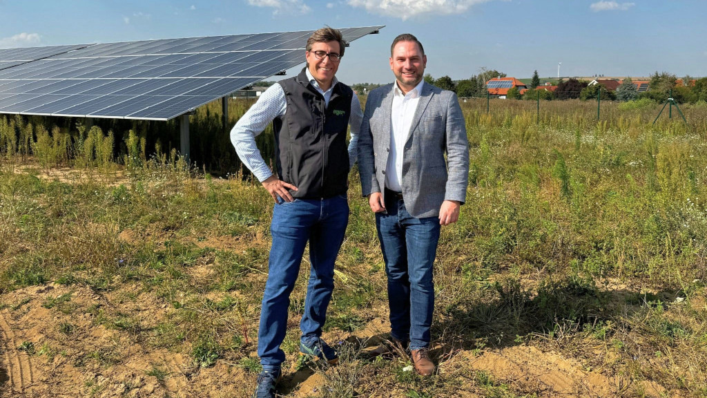 Egis nimmt Bürgersolarpark in Unterfranken in Betrieb
