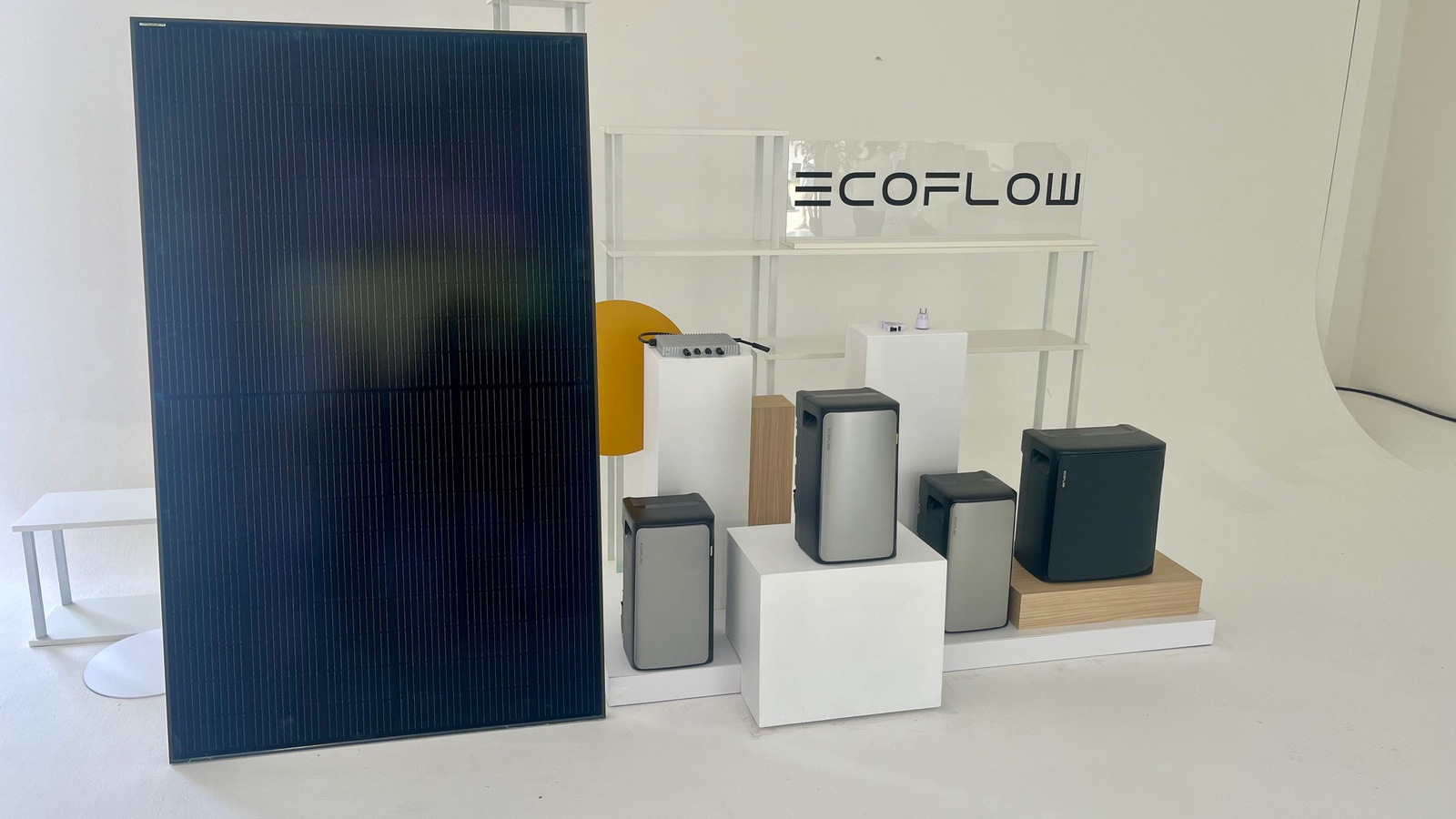 Ecoflow zeigt neue Satellitenbatterie für Balkonkraftwerk