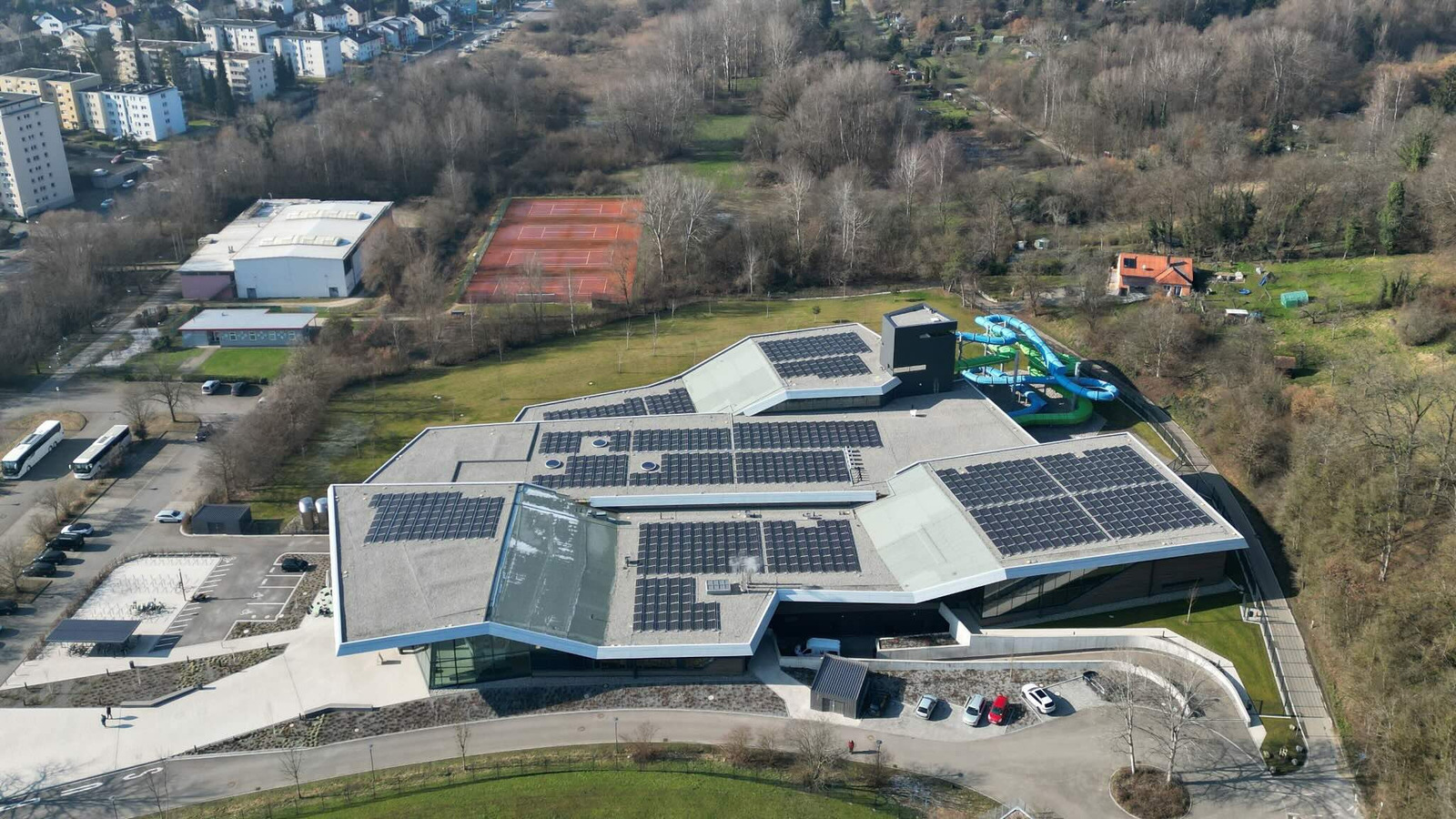 Schwaketenbad in Konstanz spart durch Batteriespeicher