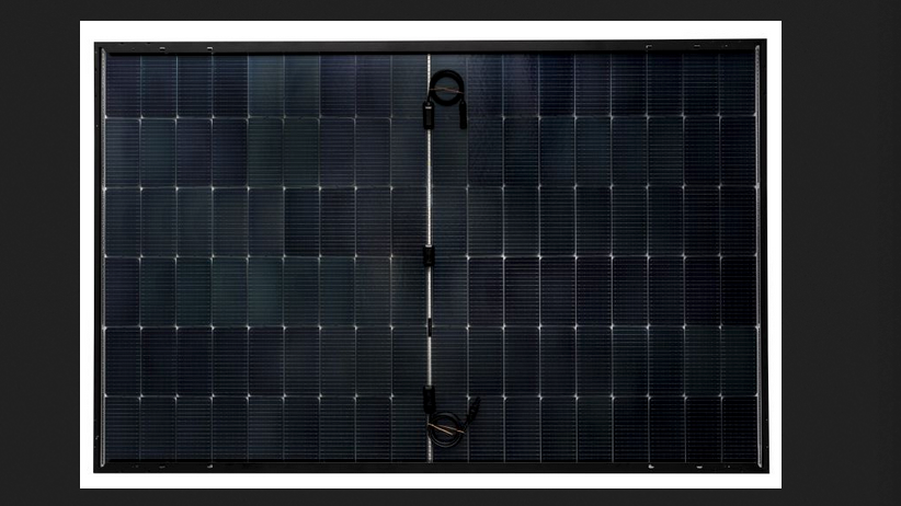 Heckert Solar zeigt neues Modul mit weißer Zellraster-Optik