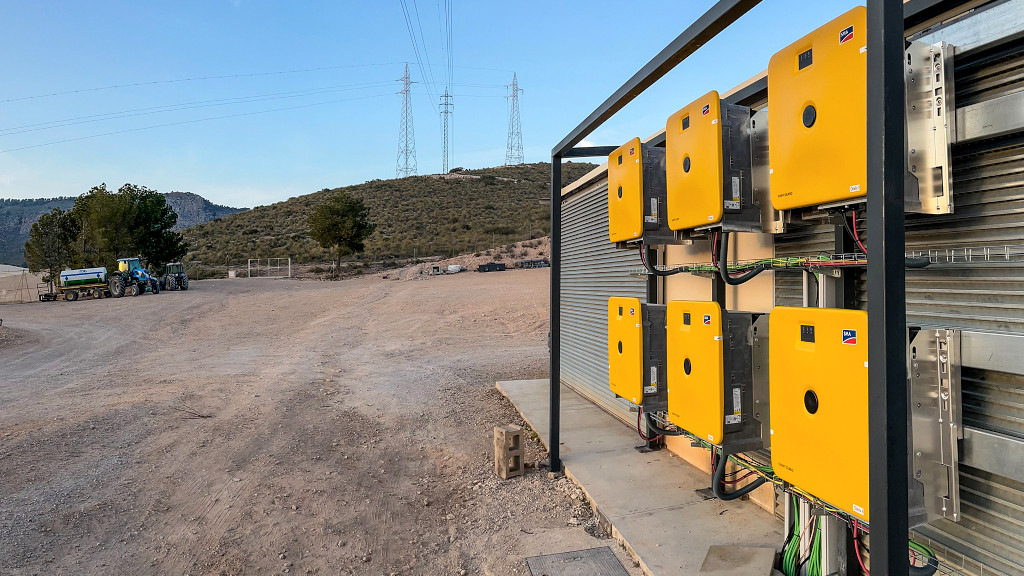 SMA: Sunny Island X mit integriertem Energiemanagement