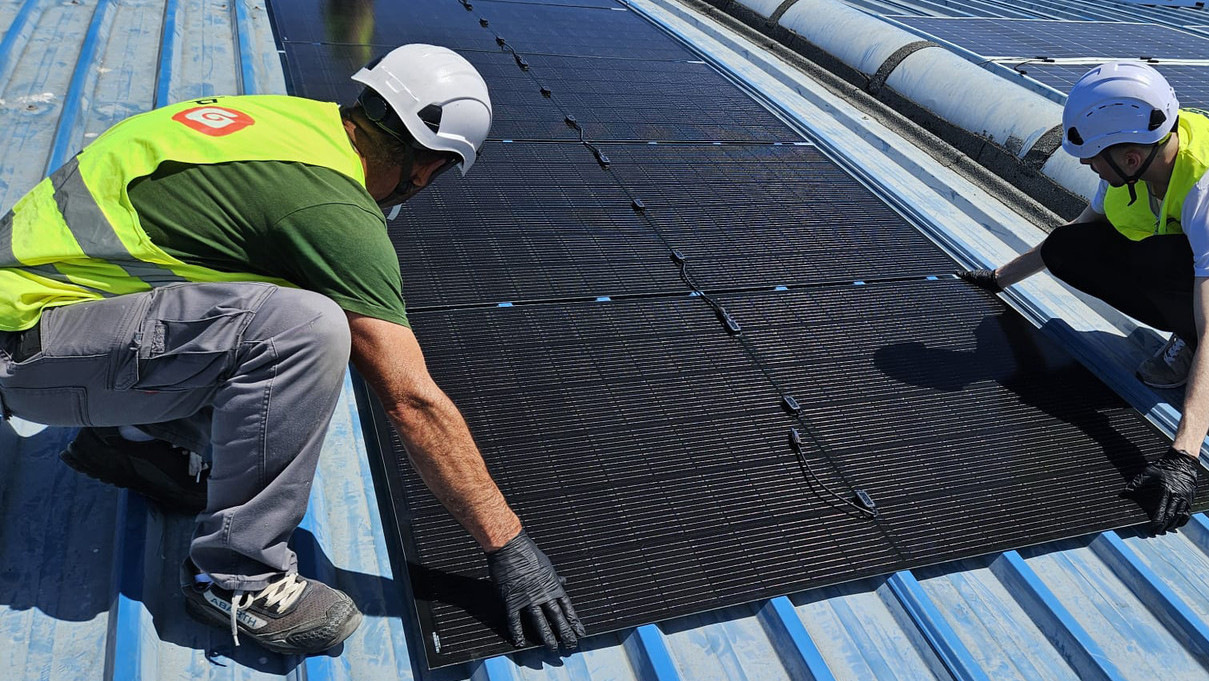 Sunoyster: flexible Module für Tankstellendach