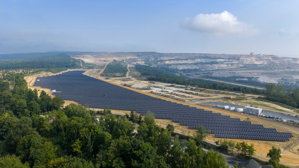 Dritter Solarpark im Tagebau Hambach ans Netz gegangen