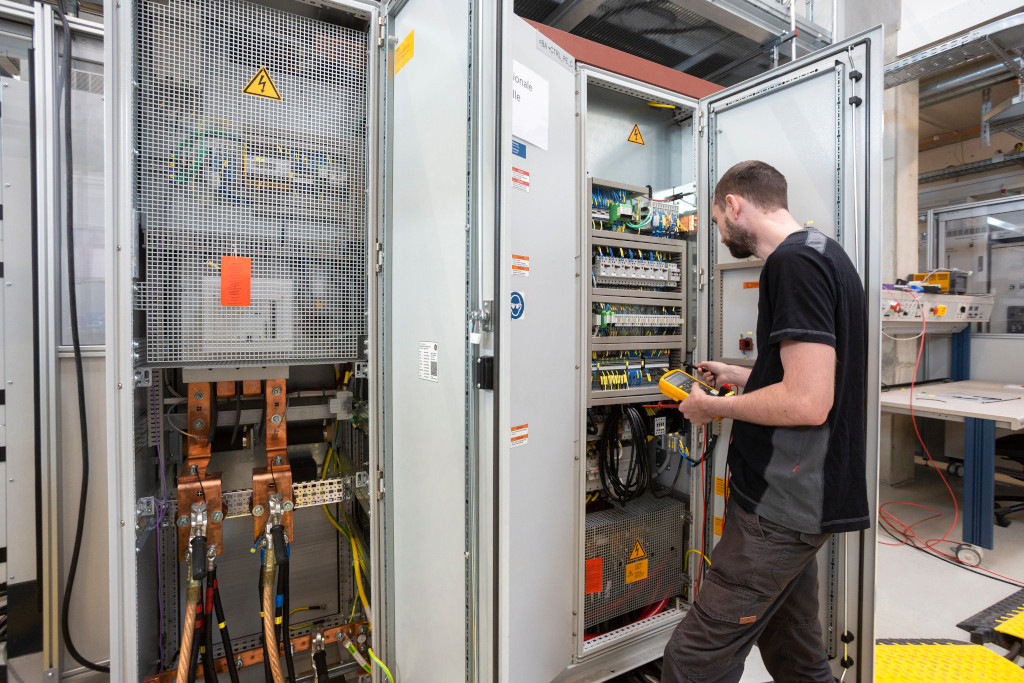 Fraunhofer ISE: Netzbildende Funktionen von Wechselrichtern getestet