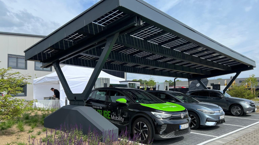 LplusD installiert solare Carports für Großparkplätze