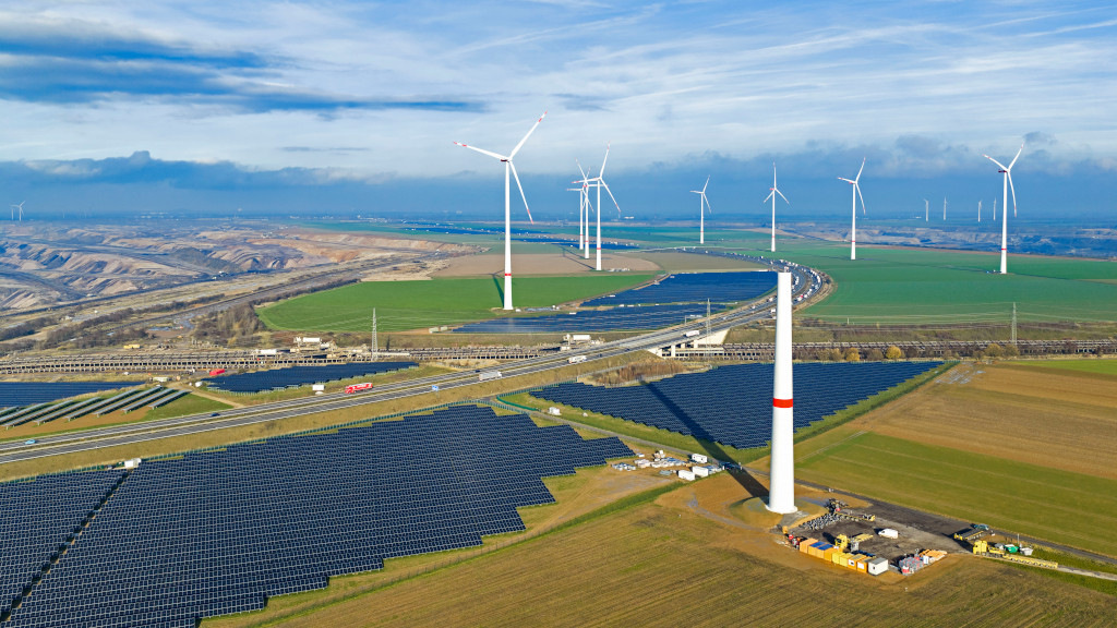 RWE nimmt Solaranlagen mit 86,5 Megawatt an Autobahn 44n in Betrieb