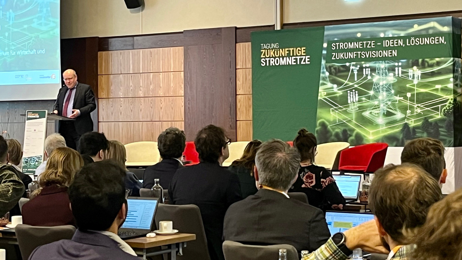 Solarausbau und E-Mobilität erfordert smartere Verteilnetze