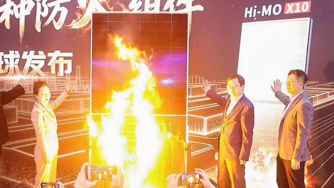 Longi zeigt brandresistentes Modul fürs Gewerbe