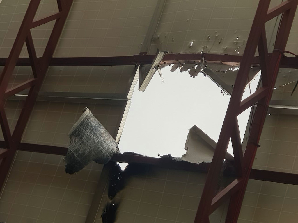 Putins Krieg: Durchschossenes Solardach