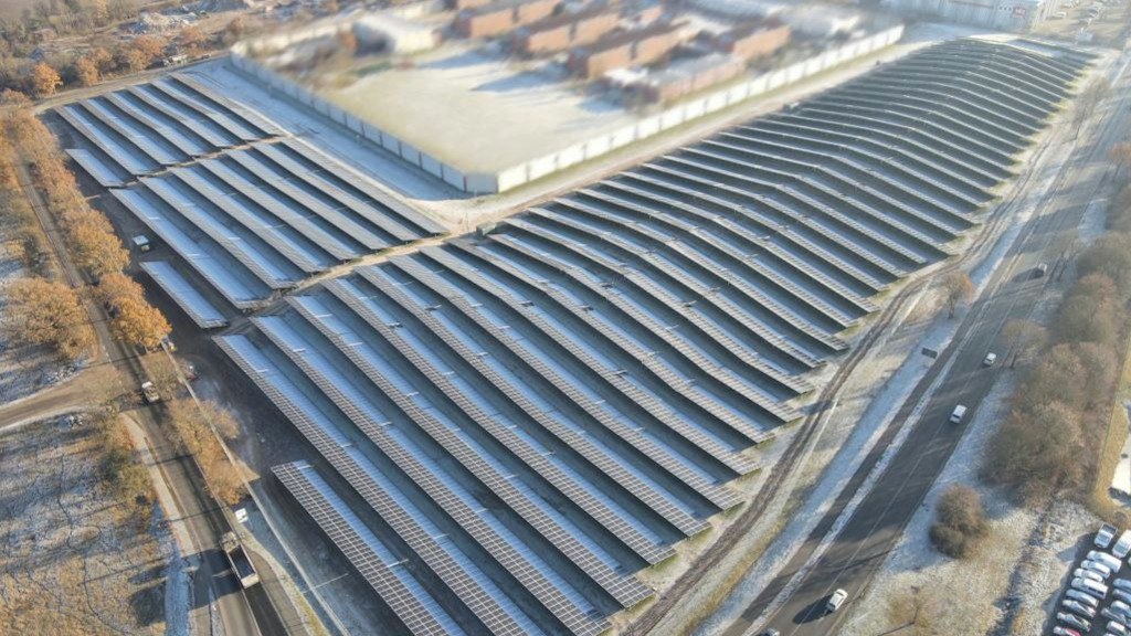 Stadtwerke Uelzen nehmen Solarpark neben dem Gefängnis in Betrieb
