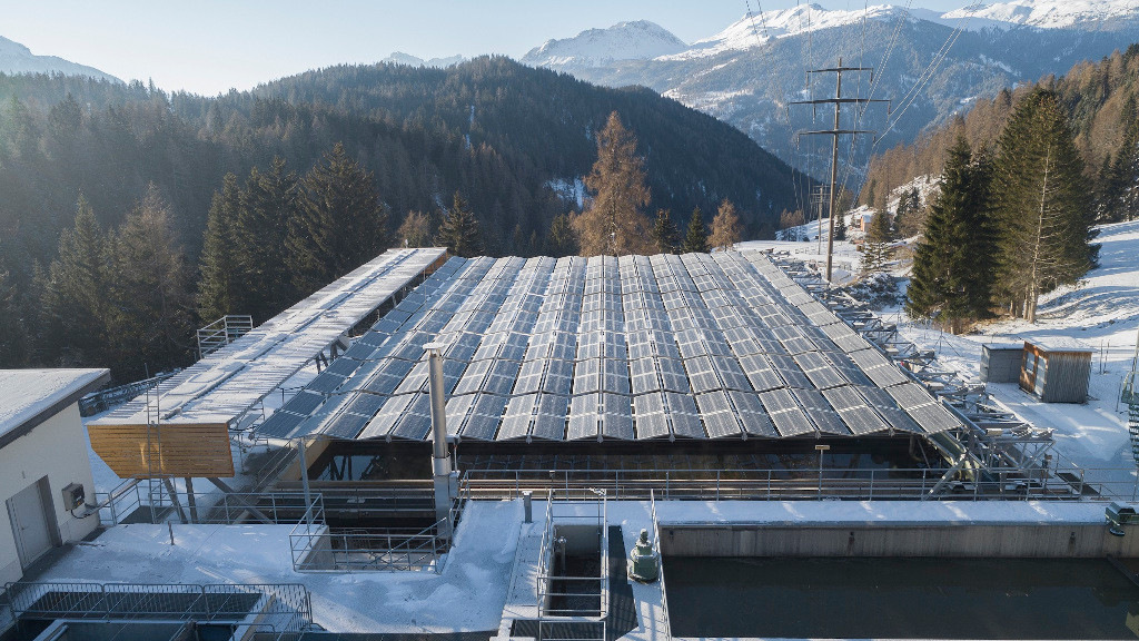 Faltbares Solardach für Kläranlage in Lenzerheide