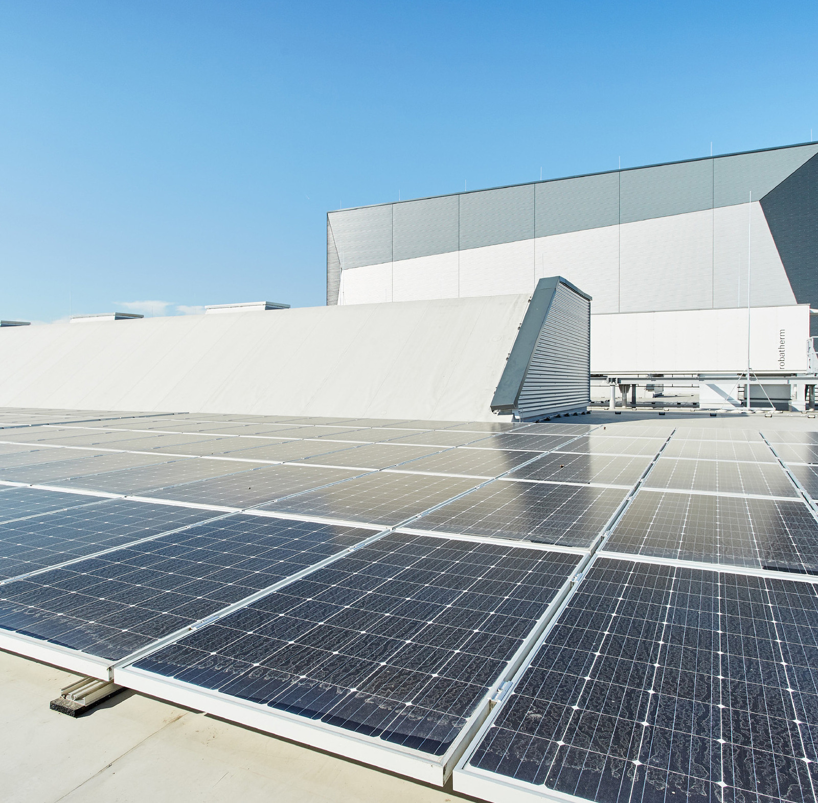 Deutsche Rockwool: ein Solarrock fürs Flachdach