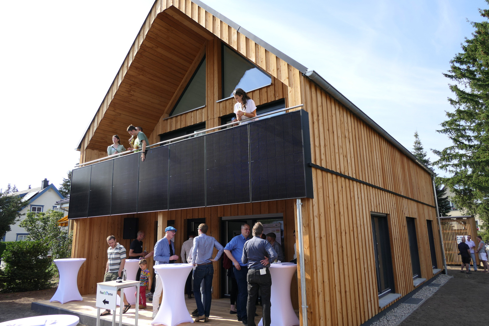 HPS weiht Eigenheim mit solarem Wasserstoffspeicher ein