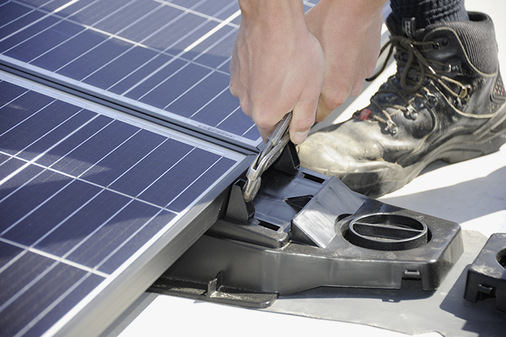 Die Module werden mittels Bajonett auf dem 
Grundfuß verankert.