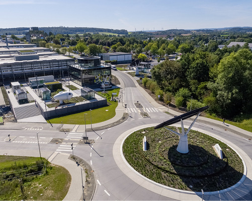 Luftaufnahme des Besucherareals am Firmenstandort von Phoenix Contact in Blomberg. - © Foto: Phoenix Contact
