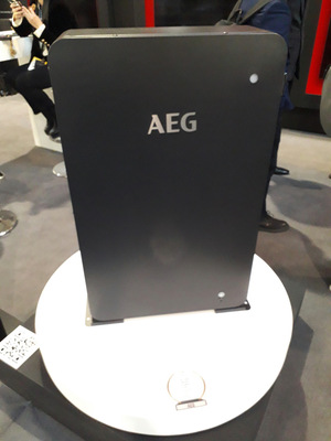 Der AEG Stromspeicher auf der Messe in Düsseldorf.