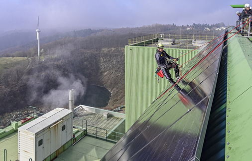 In 50 Metern Höhe werden bald 42.000 Kilowattstunden Strom im Jahr erzeugt.