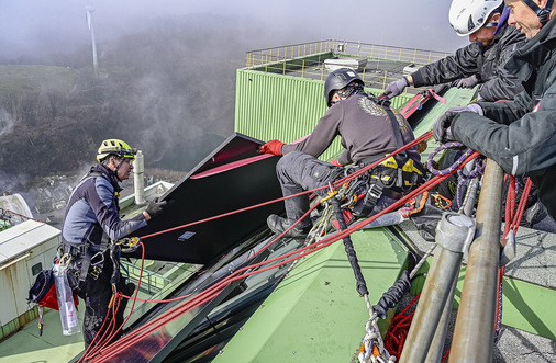 Der Solarstrom versorgt auch die thermische Müllverbrennungsanlage auf der Südseite. - © Foto: AWG
