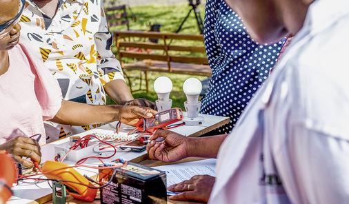 Mentorinnen begleiten die Studentinnen langfristig auf dem Weg.