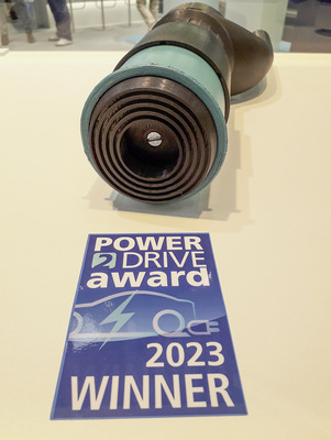 Dieser gekühlte Ladestecker kann Leistungen von einigen Megawatt ins Auto pumpen.