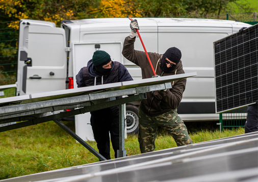 Geschwindigkeit zählt: Je ­einfacher die Diebe an die Module herankommen, desto mehr können sie mitnehmen.