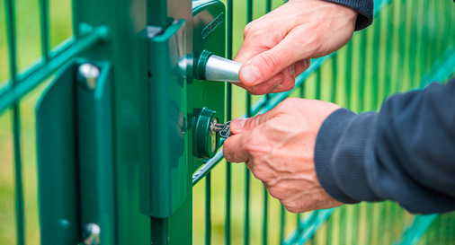 Eine genaue Kontrolle, wer Zugang zum Solarpark hat, ist ein probates Mittel, um das Diebstahlrisiko zu minimieren.