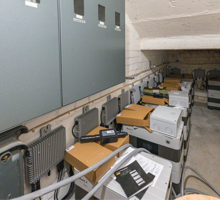 Vorbereitung der Zähler und der Mieterspeicher zur Montage.