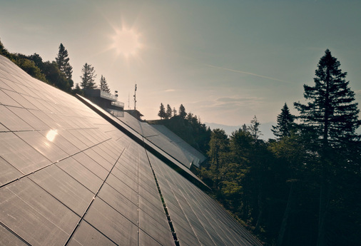 Ganz schön schräg: 35 Grad Neigung am Berghang ­waren bei der Montage ­anspruchsvoll.