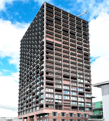 Mit 75 Metern Höhe ist das neue Gebäude im Zwhatt-Areal weithin sichtbar. Entsprechend hoch waren die Ansprüche an die Gestaltung.