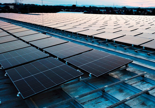 Die neuen Module sind zehn Grad aufgeständert und weisen nach Süden.