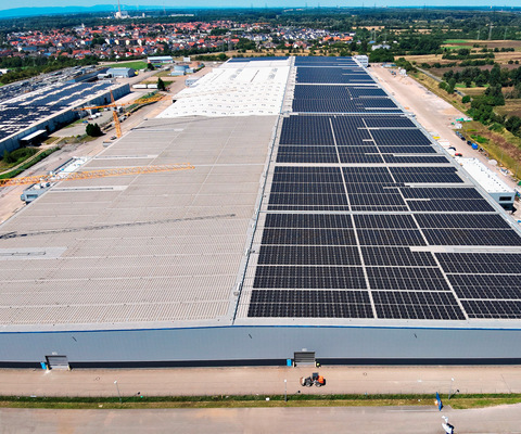 Hälfte geschafft: Die neuen Module sind teilweise bereits installiert.