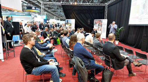 Die Fachvorträge im ­Innovationsforum zur ­E-Wärme auf der Solar ­Solutions in Düsseldorf ­wurden sehr gut besucht.