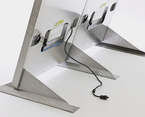 <p>
„Plug & Save“ nennen sich die mobilen Kleinstanlagen des britisch-deutschen Anbieters Sun Invention. Sie werden mit verschiedenen Steckern ausgeliefert.
</p> - © Foto: Sun Invention/Thomas Gasparini

