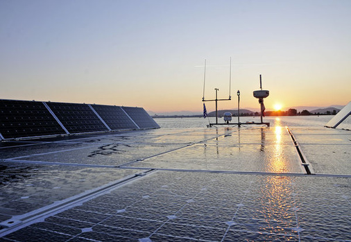 
Romantischer Sonnenuntergang überm Mittelmeer und ungetrübte Stille: Das schafft nur ein Elektroboot, das sich aus Solarzellen speist.
