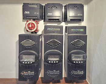 
Inverter von Steca und Laderegler von Outback PS.

