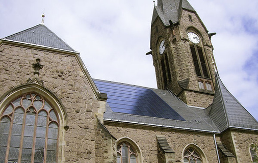 <p>
Lutherkirche im sächsischen Meißen: Beim Modulkauf genügt es nicht, auf Gott zu vertrauen. Im Schadensfall und vor Gericht helfen Gebete nicht weiter.
</p> - © Foto: Solarwatt

