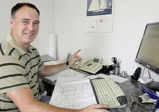 
Heizungsbaumeister Dirk Lorenz erstellt seine umfangreichen Angebote für die Baustellen gerne mit den „Jumbos“, einer speziellen Funktion der Software.
