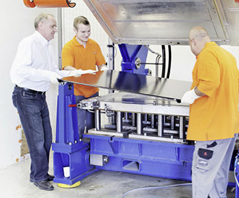 
Im Solarzentrum werden auch Hybridmodule gefertigt, die Sonnenstrom und Solarwärme erzeugen.
