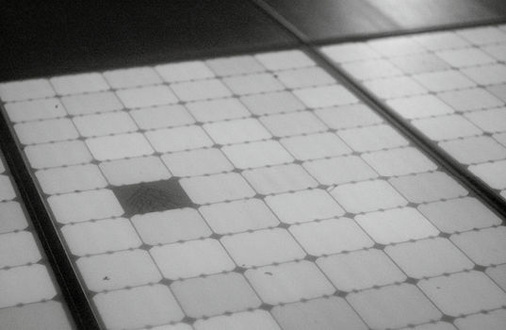 

3

 Eine Zelle in diesem Modul von Sunpower ist tot, sie liefert keine Solarerträge. Das ist eindeutig erkennbar.

