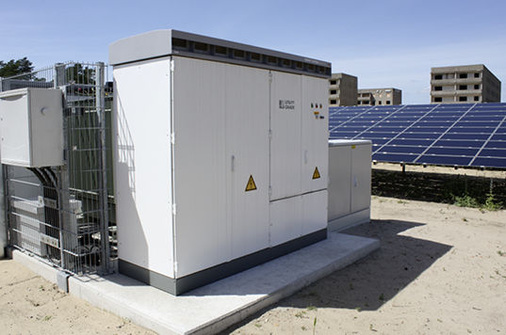 
Zentralwechselrichter von SMA: Er setzt den Gleichstrom aus den Modulfeldern in Mittelspannung (20 Kilovolt) um.
