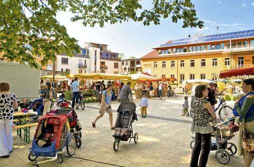 
Freiburg ist die südlichste Großstadt Deutschlands mit 1.800 Sonnenstunden im Jahr. Das macht Solaranlagen hier besonders attraktiv. 
